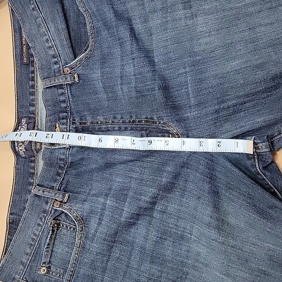 Lucky Brand, Size 38 x 30 Classic Fit Blue Jean.  Excellent Used Condition - Picture 6 of 12